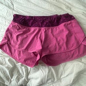 Women's size 8 Lululemon speed up shorts 2.5"